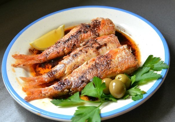 ЖАРЕНАЯ РЫБА В ВИННОМ СОУСЕ...