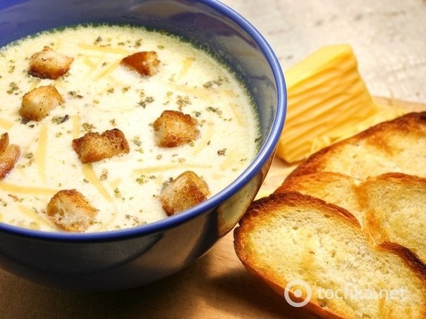 Крем-суп с гренками.