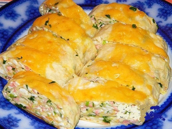 Закусочные рулеты, запечённые в духовке