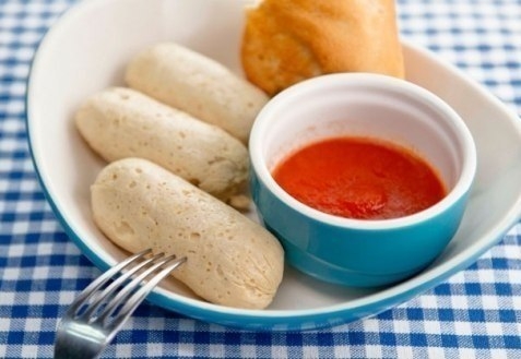 Домашние сосиски с домашним кетчупом.