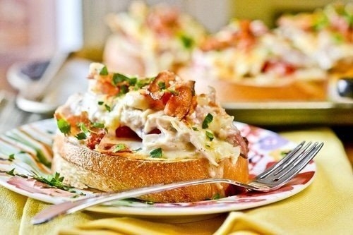 ) Горячие бутерброды на завтрак