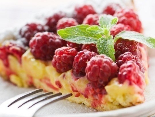 Творожная запеканка с малиной