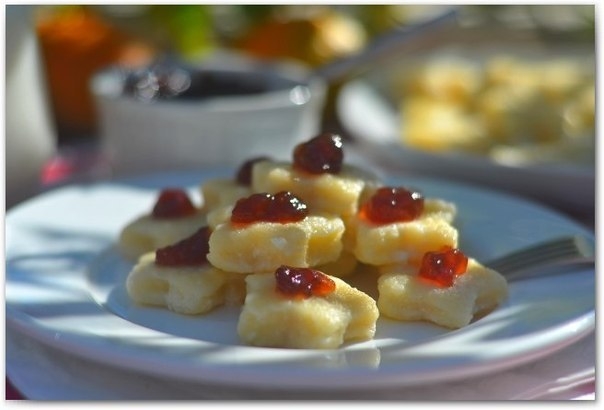 Летние ленивые вареники с соусом