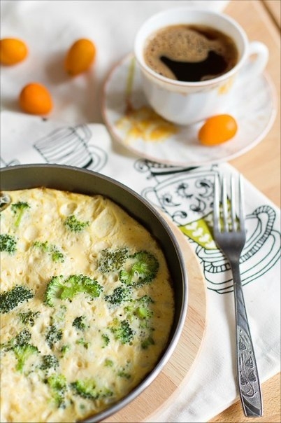 Омлет с зеленым горошком и брокколи Омлет с зеленым горошком и брокколи