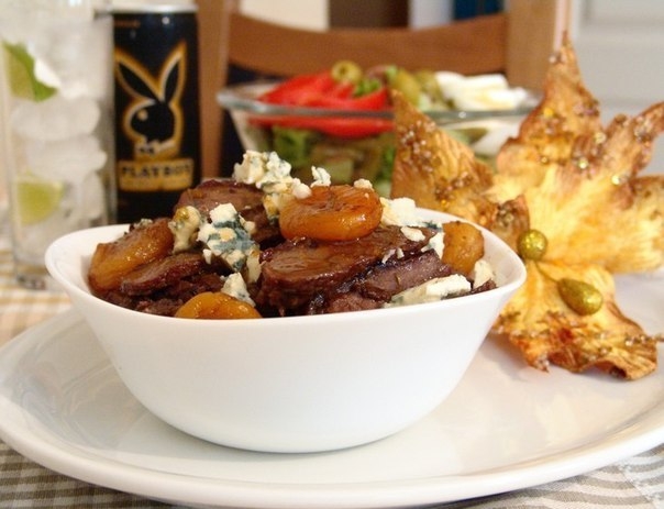 Говядина с курагой.