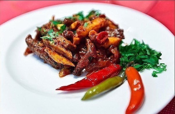 Lomo Saltado или прыгучее мясо жаркое по-перуански