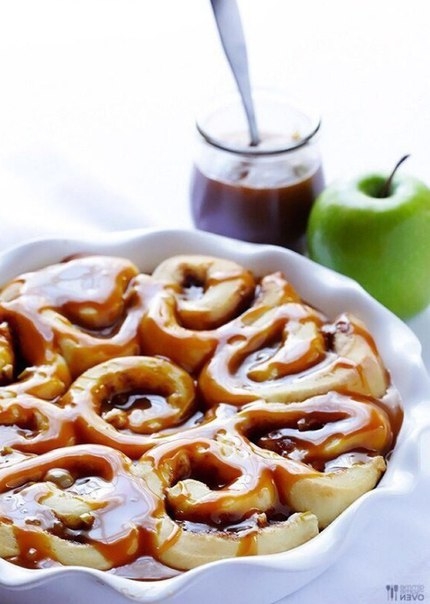 Яблочно-карамельные булочки