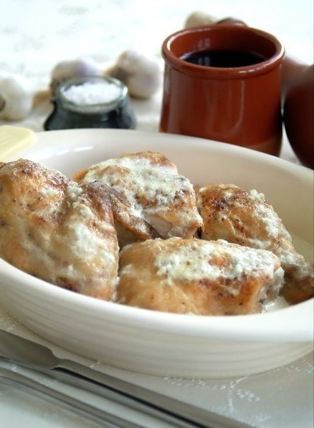 Шкмерули (цыпленок табака в молочно-чесночном соусе). Шкмерули (цыпленок табака в молочно-чесночном соусе).