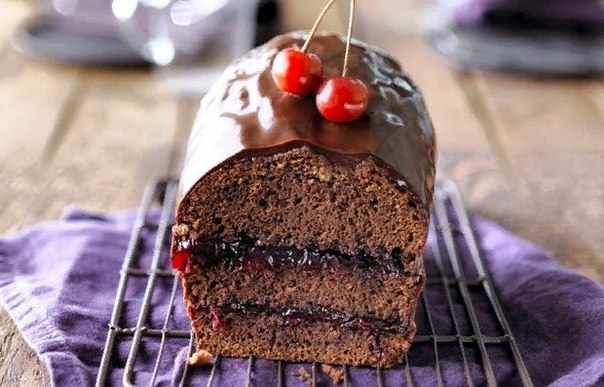 ШОКОЛАДНЫЙ КЕКС С ВИШНЕВЫМ ВАРЕНЬЕМ ШОКОЛАДНЫЙ КЕКС С ВИШНЕВЫМ ВАРЕНЬЕМ