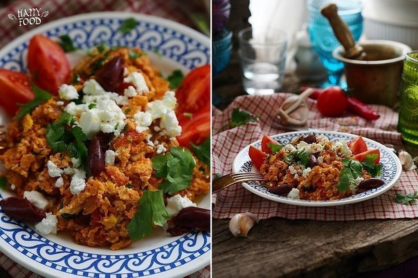 Яичница скрамбл с томатами фетой и оливками Яичница скрамбл с томатами фетой и оливками