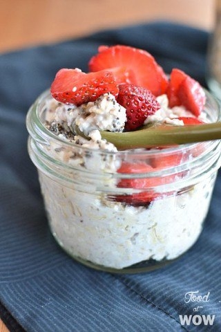 Легкий йогурт с овсянкой на завтрак!