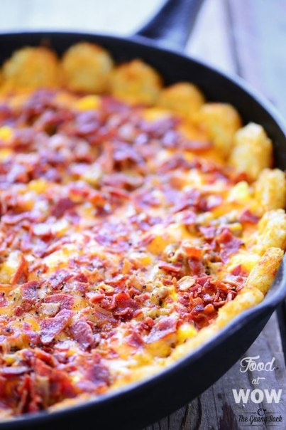 ПЛОТНЫЙ ЗАВТРАК: КАРТОФЕЛЬНАЯ ПИЦЦА С ЯЙЦАМИ И БЕКОНОМ ПЛОТНЫЙ ЗАВТРАК: КАРТОФЕЛЬНАЯ ПИЦЦА С ЯЙЦАМИ И БЕКОНОМ