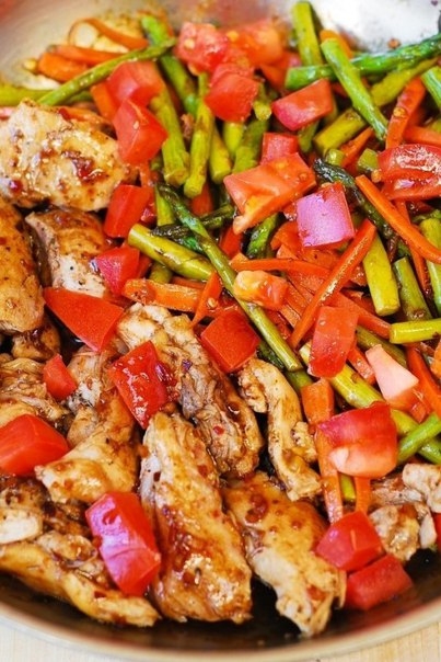 БАЛЬЗАМИЧЕСКАЯ КУРИЦА СО СПАРЖЕЙ И ПОМИДОРАМИ! БАЛЬЗАМИЧЕСКАЯ КУРИЦА СО СПАРЖЕЙ И ПОМИДОРАМИ!
