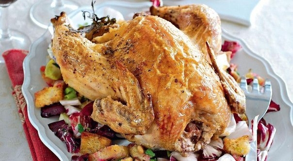 Запеченная курица с хлебным гарниром Запеченная курица с хлебным гарниром