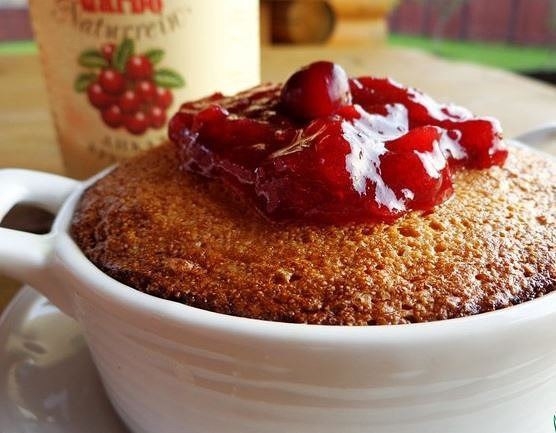 Манник с бруснично-медовым соусом Манник с бруснично-медовым соусом