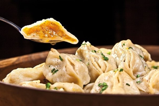 Манты с тыквой, а заодно - с картофелем и с мясом Манты с тыквой, а заодно - с картофелем и с мясом