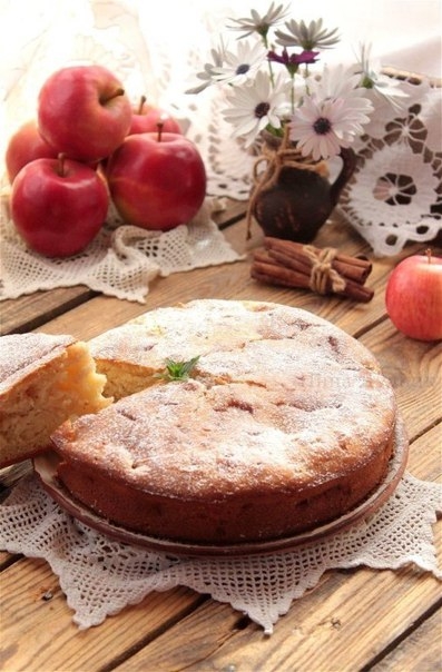 Яблочный заливной пирог