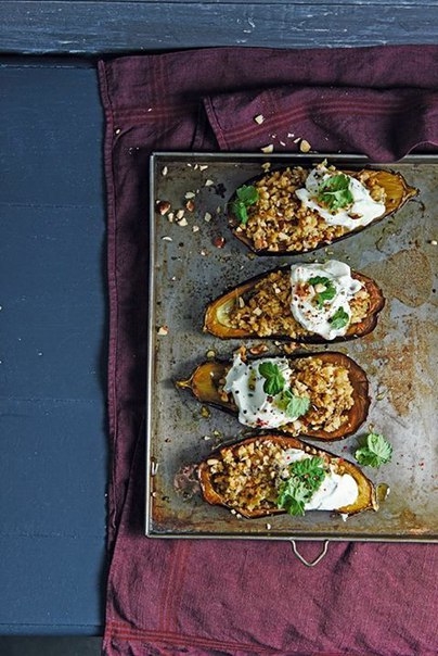 БАКЛАЖАНЫ, ФАРШИРОВАННЫЕ БУЛГУРОМ С СУХОФРУКТАМИ