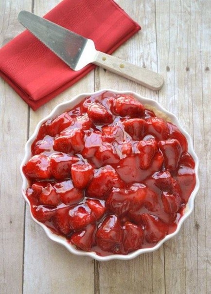 Клубничный пирог на скорую руку Клубничный пирог на скорую руку