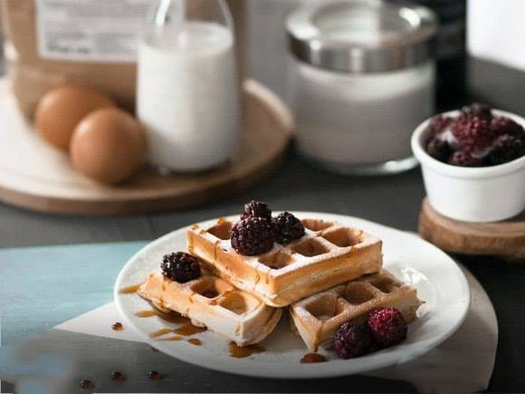 Мягкие венские вафли с ягодами Мягкие венские вафли с ягодами