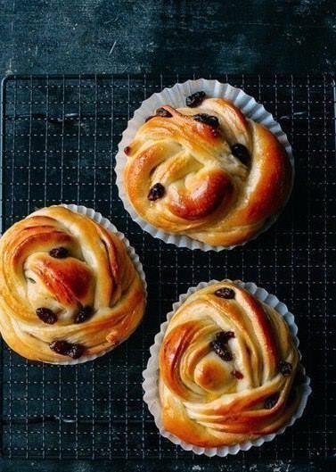 Булочки с изюмом Их обожают все, кто пробует! Булочки с изюмом Их обожают все, кто пробует!