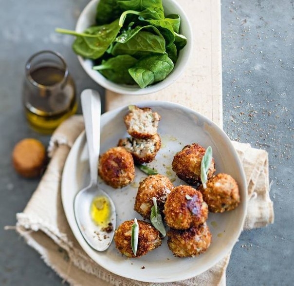 Хрустящие котлетки из говядины с шалфеем Хрустящие котлетки из говядины с шалфеем