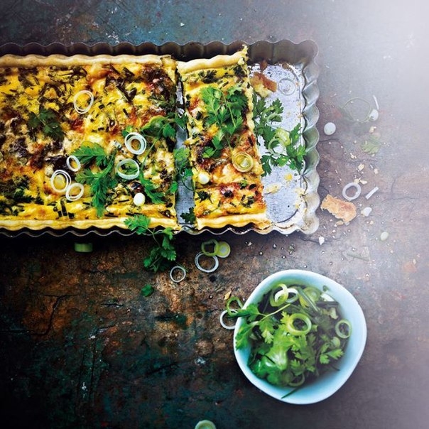 КИШ С ДУШИСТОЙ ЗЕЛЕНЬЮ И ГОЛУБЫМ СЫРОМ КИШ С ДУШИСТОЙ ЗЕЛЕНЬЮ И ГОЛУБЫМ СЫРОМ