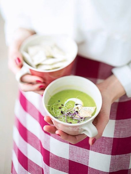 КРЕМ-СУП ИЗ ЗЕЛЕНОГО ГОРОШКА С БАЗИЛИКОМ И КРЕКЕРЫ С МАКОМ КРЕМ-СУП ИЗ ЗЕЛЕНОГО ГОРОШКА С БАЗИЛИКОМ И КРЕКЕРЫ С МАКОМ