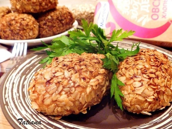 Куриные котлеты,запеченные с овсяными хлопьями