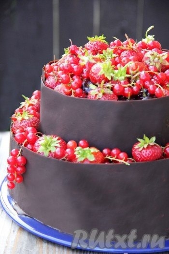 Для приготовления двухъярусного торта в домашних условиях потребуется: