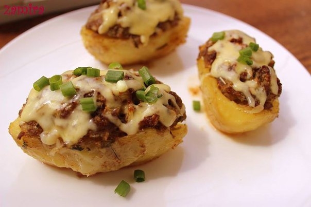 В сезон молодой картошки несу вам, хозяюшки, рецептик фаршированного картофеля в духовке