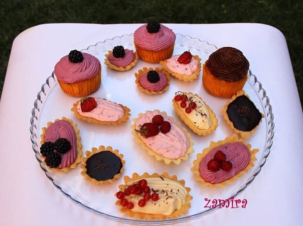 Девочки и мальчики! Что вы любите больше- ежевичный или клубничный крем? А шоколад? Или нежный сливо