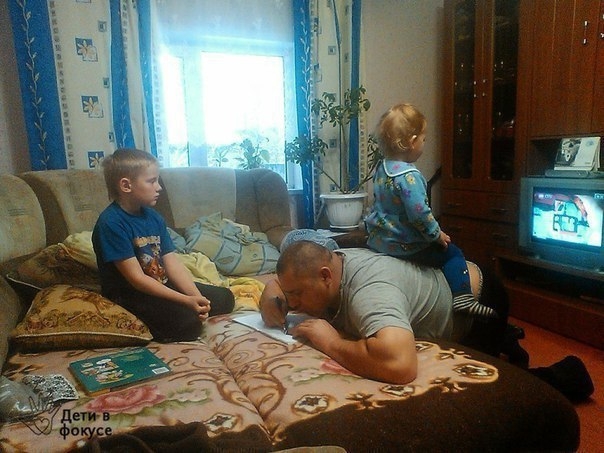 Я за своего сына на каждом родительском собрании краснею. Уже ходить туда не хочется, как ни приду -