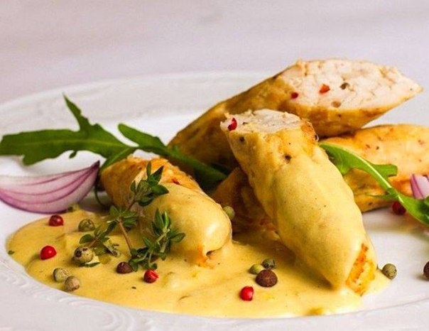 Куриные колбаски со сливочно-горчичным соусом Куриные колбаски со сливочно-горчичным соусом