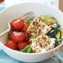 Салат с цукини и сыром фета