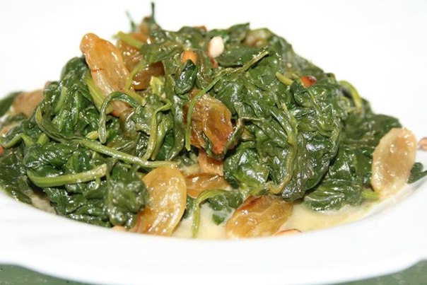 У нас в семье очень любят шпинат-ведь он очень полезный,а при правильном приготовлении-очень вкусный