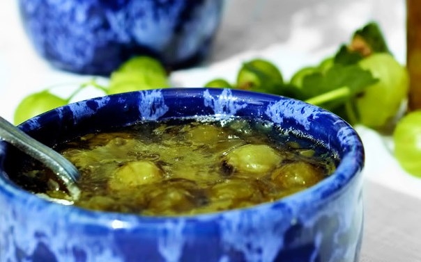 Царское варенье из крыжовника с грецкими орехами