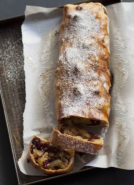 Штрудель с клюквой