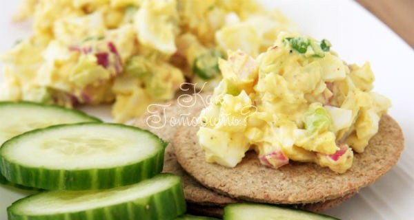 Салат из яиц и овощей