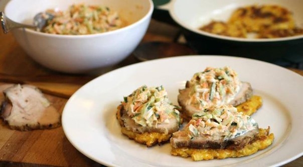 Овощные драники с запечённой грудинкой и витаминным салатом Овощные драники с запечённой грудинкой и витаминным салатом