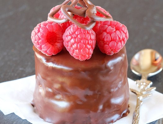 Пирожное с шоколадным ганашем