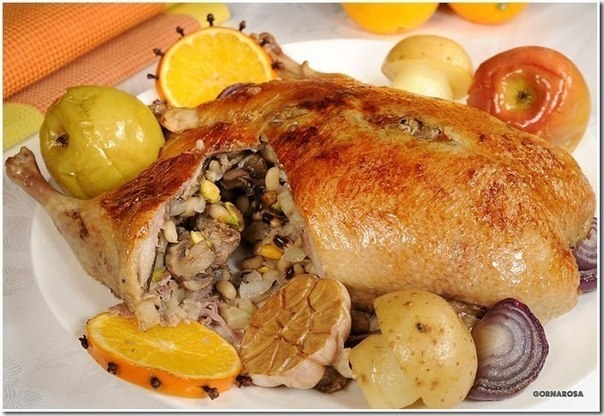 Идея новогоднего стола - Фаршированная утка Идея новогоднего стола - Фаршированная утка