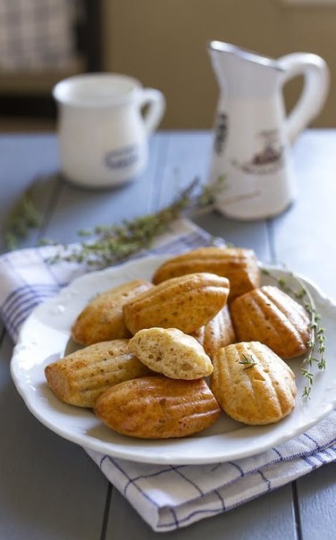 Кексы с козьим сыром и тимьяном. Кексы с козьим сыром и тимьяном.