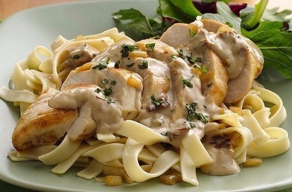 Макароны в сливочно-грибном соусе