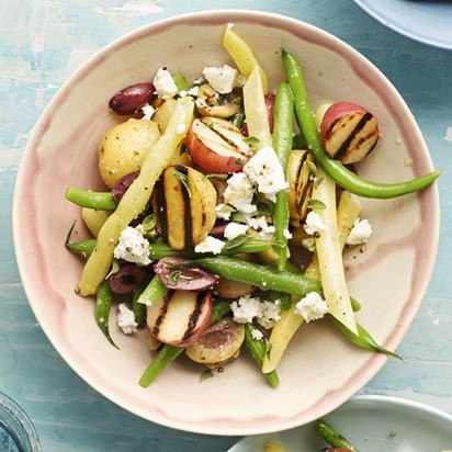 Средиземноморский салат с картофелем-гриль Средиземноморский салат с картофелем-гриль