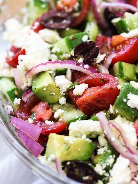 Греческий салат с авокадо Греческий салат с авокадо