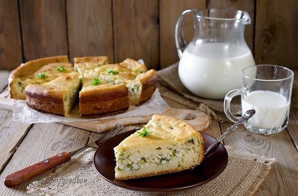 Заливной пирог с яйцом и зеленым луком Заливной пирог с яйцом и зеленым луком