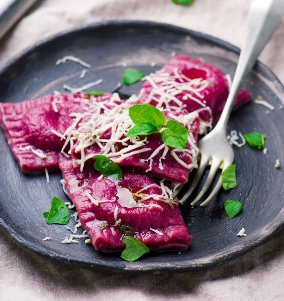 Свекольные равиоли с козьим сыром Свекольные равиоли с козьим сыром