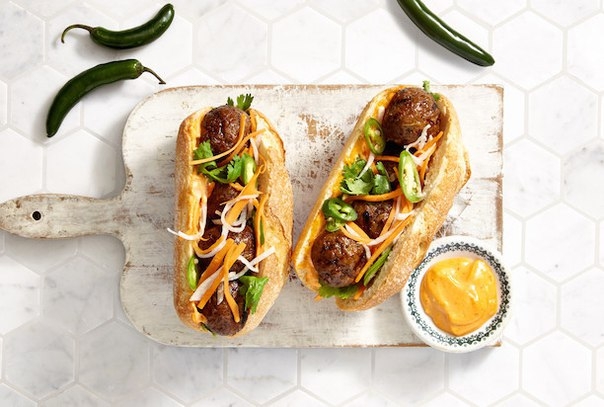 Хотдог с фрикадельками