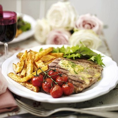 Стейк с ароматным маслом и томатами Стейк с ароматным маслом и томатами